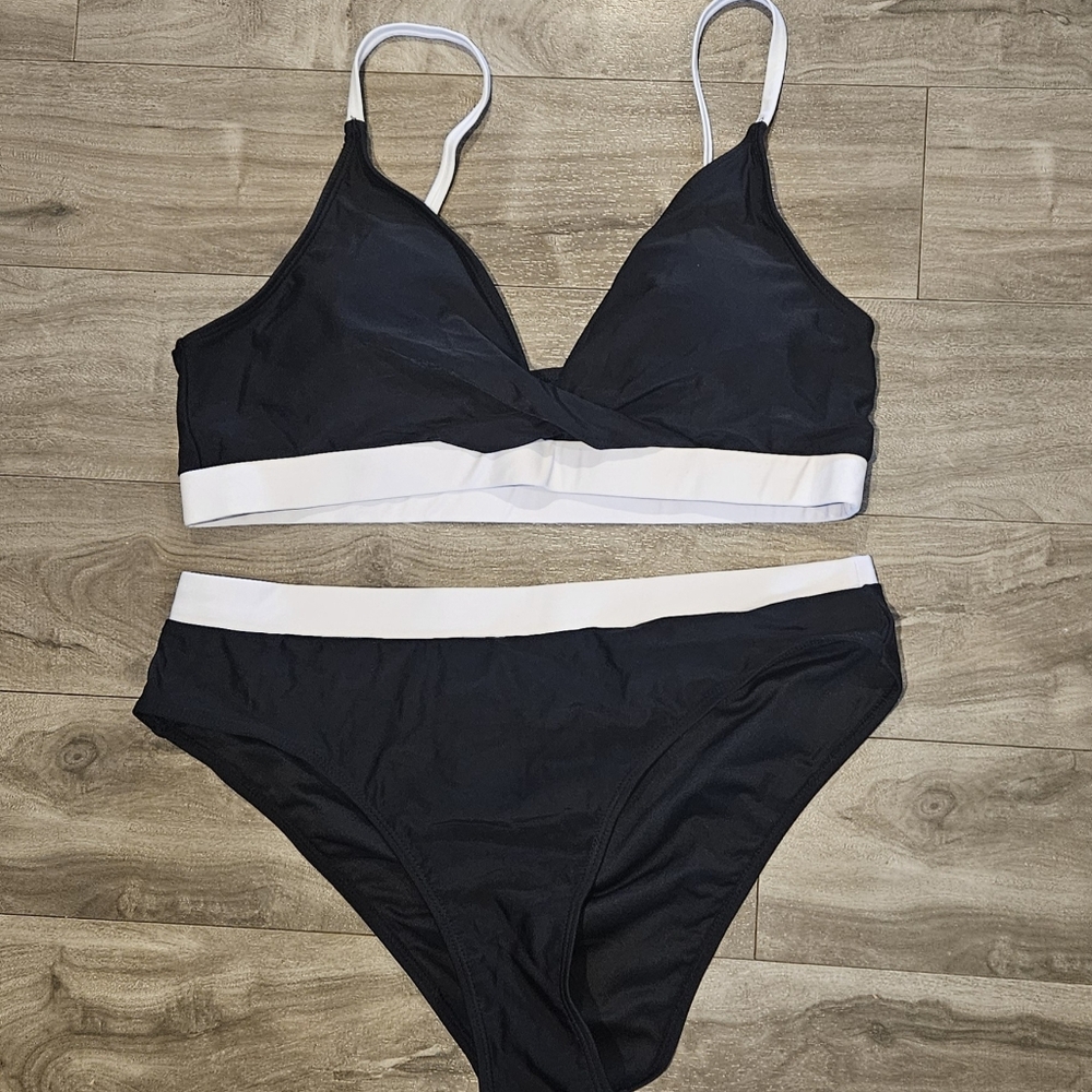 Black and White Women's Bikini Set XXL - Picture 4 of 5